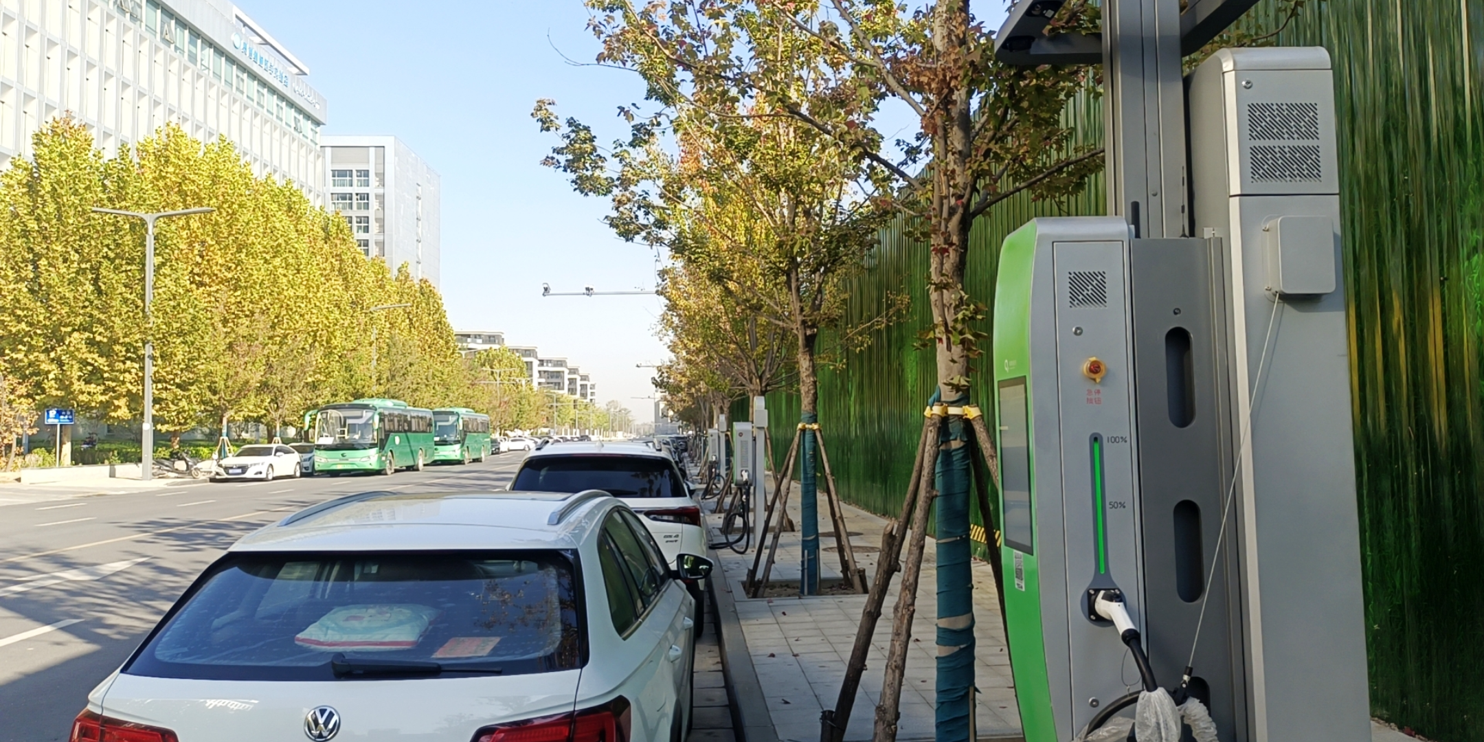 揭秘 | 為何大力投建青青儲充街邊站，華體科技這樣說→